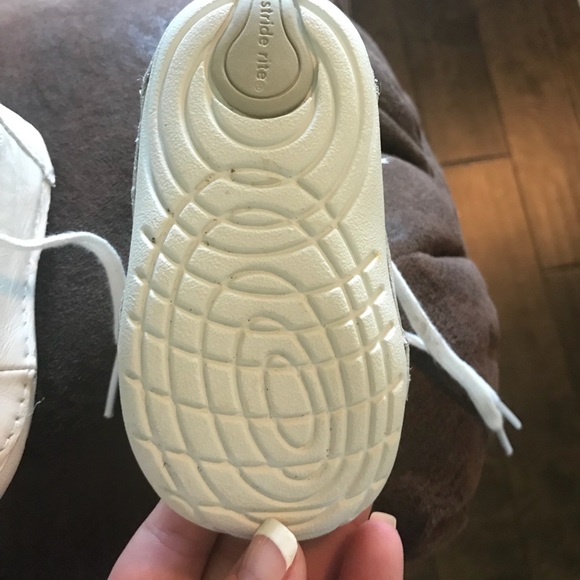 Stride Rite white sneakers 4.5 wide - Picture 3 of 3